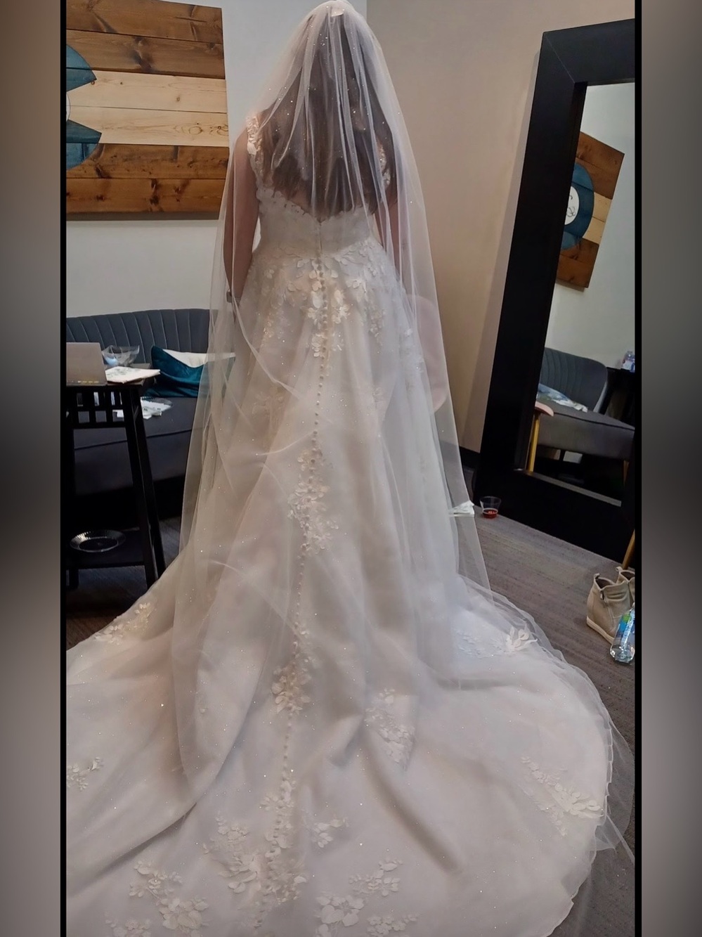 NWOT Cathedral Wedding Veil Ivory Floral Appliqué Long Veil Brilliant Bridal - Picture 2 of 10